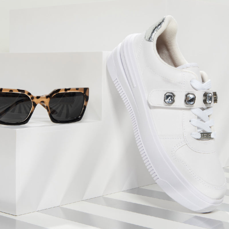 Vizzano Women's Lace-Up Casual Shoes with Metal Accent